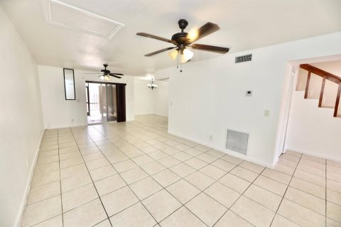 Touwnhouse à louer à Sunrise, Floride: 4 chambres, 158.31 m2 № 2168463 - photo 12