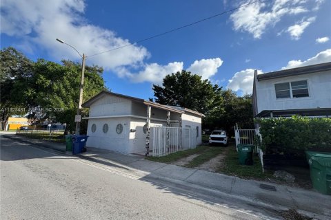 House in Miami, Florida 2 bedrooms, 73.39 sq.m. № 1986494 - photo 8