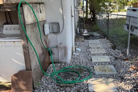 House in Miami, Florida 2 bedrooms, 73.39 sq.m. № 1986494 - photo 4