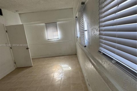 House in Miami, Florida 2 bedrooms, 73.39 sq.m. № 1986494 - photo 12