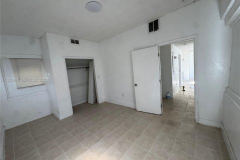House in Miami, Florida 2 bedrooms, 73.39 sq.m. № 1986494 - photo 13