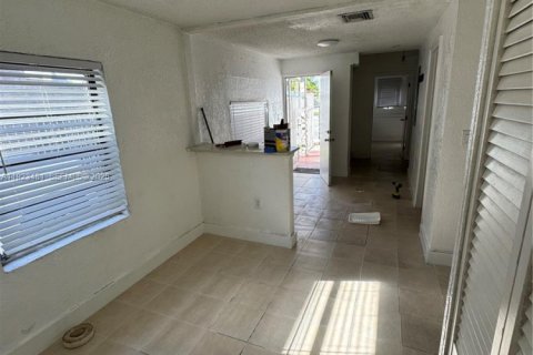 House in Miami, Florida 2 bedrooms, 73.39 sq.m. № 1986494 - photo 11