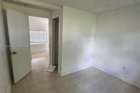 House in Miami, Florida 2 bedrooms, 73.39 sq.m. № 1986494 - photo 2