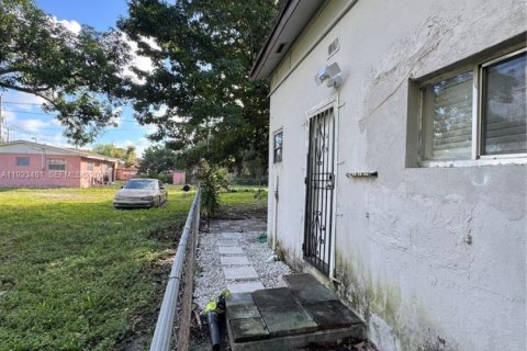House in Miami, Florida 2 bedrooms, 73.39 sq.m. № 1986494 - photo 6