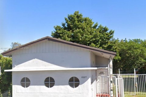 House in Miami, Florida 2 bedrooms, 73.39 sq.m. № 1986494 - photo 1