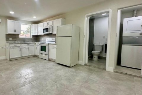 Снять в аренду виллу или дом в Майами-Гарденс, Флорида 2 спальни, 73.02м2, № 1966078 - фото 8