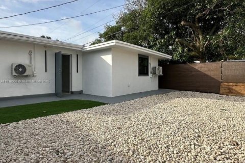 Снять в аренду виллу или дом в Майами-Гарденс, Флорида 2 спальни, 73.02м2, № 1966078 - фото 9
