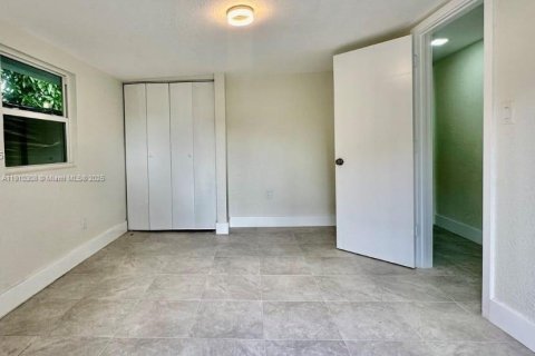 Снять в аренду виллу или дом в Майами-Гарденс, Флорида 2 спальни, 73.02м2, № 1966078 - фото 4