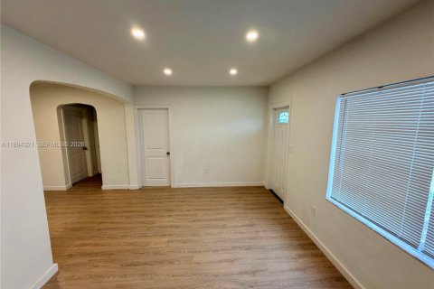 Apartment in Miami, Florida 3 bedrooms, 74.32 sq.m. № 2062557 - photo 2