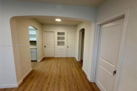 Apartment in Miami, Florida 3 bedrooms, 74.32 sq.m. № 2062557 - photo 4