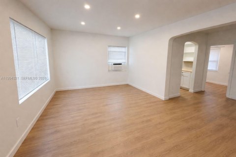 Apartment in Miami, Florida 3 bedrooms, 74.32 sq.m. № 2062557