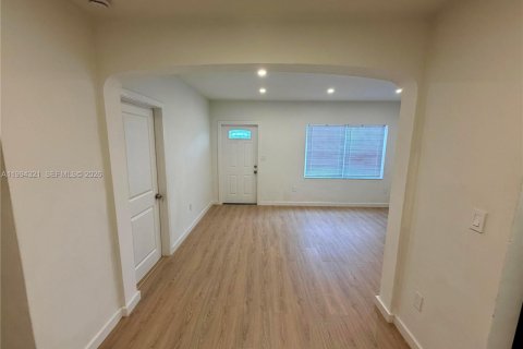 Apartment in Miami, Florida 3 bedrooms, 74.32 sq.m. № 2062557 - photo 3