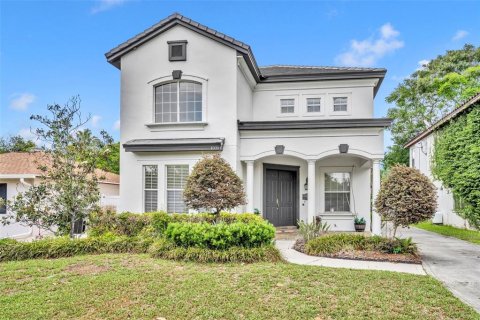 House in Orlando, Florida 4 bedrooms, 297.1 sq.m. № 2110372