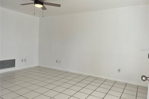 Appartement à louer à Dunedin, Floride: 2 chambres, 69.68 m2 № 2390868 - photo 3