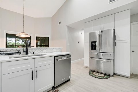 Casa en venta en Apopka, Florida, 4 dormitorios, 229.65 m2 № 2223444 - foto 12