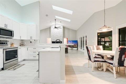 Casa en venta en Apopka, Florida, 4 dormitorios, 229.65 m2 № 2223444 - foto 11