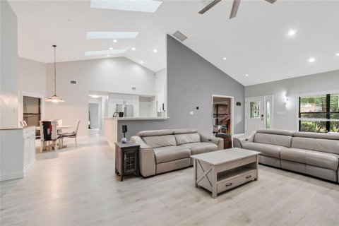 Casa en venta en Apopka, Florida, 4 dormitorios, 229.65 m2 № 2223444 - foto 10