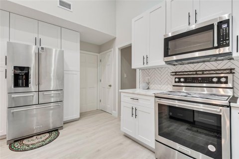 Casa en venta en Apopka, Florida, 4 dormitorios, 229.65 m2 № 2223444 - foto 13