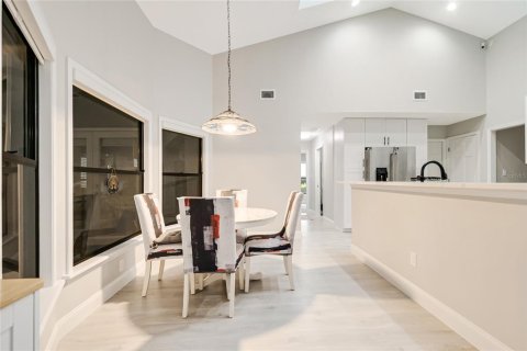 Casa en venta en Apopka, Florida, 4 dormitorios, 229.65 m2 № 2223444 - foto 14