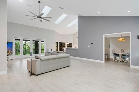 Casa en venta en Apopka, Florida, 4 dormitorios, 229.65 m2 № 2223444 - foto 4