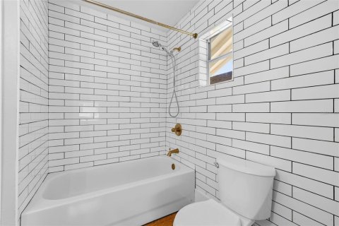 Immobilier commercial à vendre à Tampa, Floride: 28 chambres, 252.04 m2 № 2199858 - photo 16