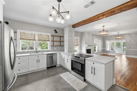 Immobilier commercial à vendre à Tampa, Floride: 28 chambres, 252.04 m2 № 2199858 - photo 10