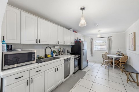 Immobilier commercial à vendre à Tampa, Floride: 28 chambres, 252.04 m2 № 2199858 - photo 26