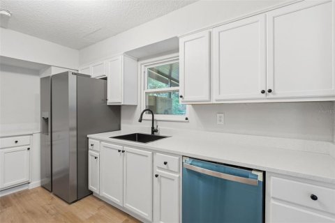 Купить виллу или дом в Дебари, Флорида 12 комнат, 182.92м2, № 2221853 - фото 10