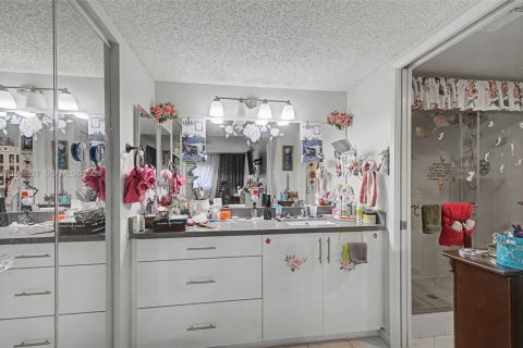 Copropriété à vendre à Pembroke Pines, Floride: 2 chambres, 142.42 m2 № 2029417 - photo 16