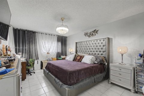 Copropriété à vendre à Pembroke Pines, Floride: 2 chambres, 142.42 m2 № 2029417 - photo 14