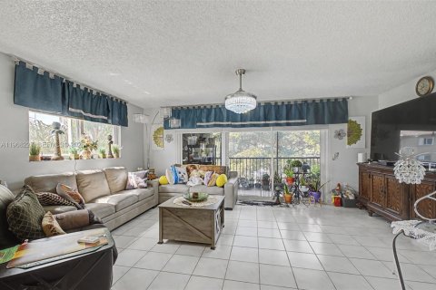 Copropriété à vendre à Pembroke Pines, Floride: 2 chambres, 142.42 m2 № 2029417 - photo 8