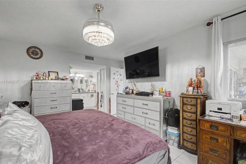 Copropriété à vendre à Pembroke Pines, Floride: 2 chambres, 142.42 m2 № 2029417 - photo 12