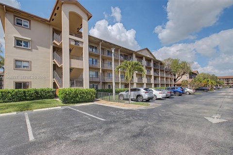 Copropriété à vendre à Pembroke Pines, Floride: 2 chambres, 142.42 m2 № 2029417 - photo 21