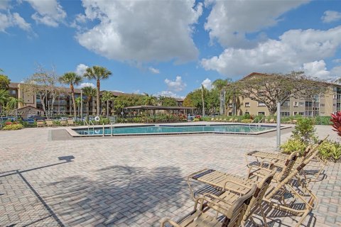 Copropriété à vendre à Pembroke Pines, Floride: 2 chambres, 142.42 m2 № 2029417 - photo 20