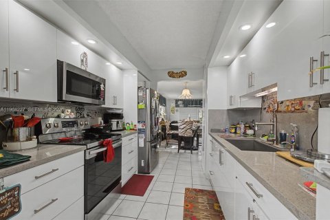 Copropriété à vendre à Pembroke Pines, Floride: 2 chambres, 142.42 m2 № 2029417 - photo 4