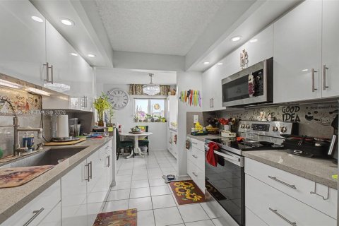 Copropriété à vendre à Pembroke Pines, Floride: 2 chambres, 142.42 m2 № 2029417 - photo 5