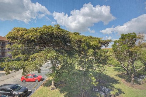 Copropriété à vendre à Pembroke Pines, Floride: 2 chambres, 142.42 m2 № 2029417 - photo 19