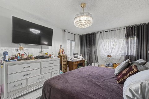 Copropriété à vendre à Pembroke Pines, Floride: 2 chambres, 142.42 m2 № 2029417 - photo 15