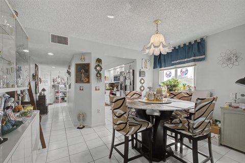 Copropriété à vendre à Pembroke Pines, Floride: 2 chambres, 142.42 m2 № 2029417 - photo 7