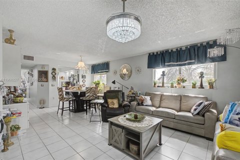 Copropriété à vendre à Pembroke Pines, Floride: 2 chambres, 142.42 m2 № 2029417 - photo 9