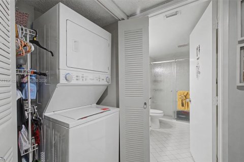 Copropriété à vendre à Pembroke Pines, Floride: 2 chambres, 142.42 m2 № 2029417 - photo 10