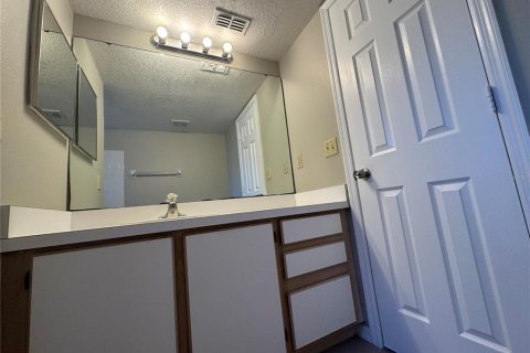 Condo in Kissimmee, Florida, 3 bedrooms № 2393859 - photo 16