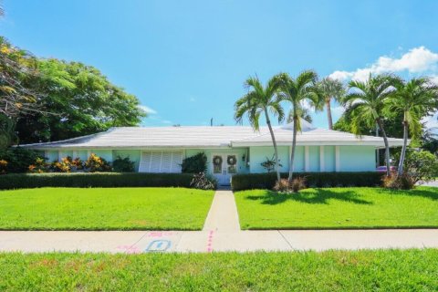 House in West Palm Beach, Florida 3 bedrooms, 174.47 sq.m. № 2392921