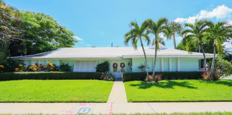 House in West Palm Beach, Florida 3 bedrooms, 174.47 sq.m. № 2392921