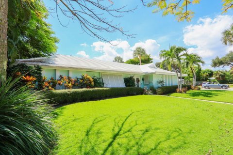 House in West Palm Beach, Florida 3 bedrooms, 174.47 sq.m. № 2392921 - photo 2