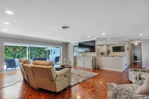 House in West Palm Beach, Florida 3 bedrooms, 174.47 sq.m. № 2392921 - photo 16