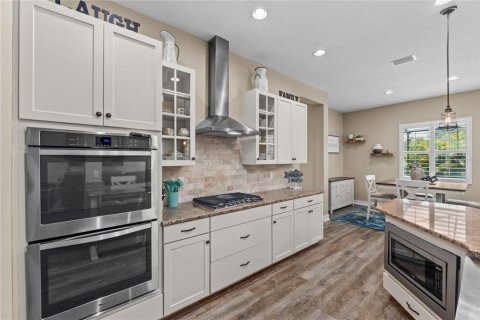 House in Tarpon Springs, Florida 4 bedrooms, 266.35 sq.m. № 1883946 - photo 30