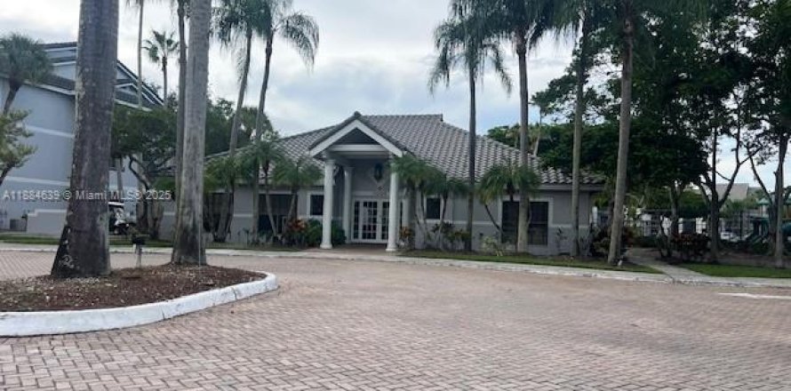 Condominio en Coral Springs, Florida, 2 dormitorios № 1937216