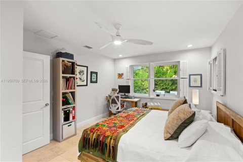 House in Coral Gables, Florida 3 bedrooms, 185.43 sq.m. № 2006737 - photo 27