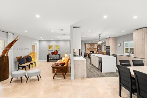 House in Coral Gables, Florida 3 bedrooms, 185.43 sq.m. № 2006737 - photo 8